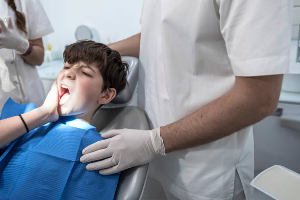 Best Emergency Tooth Extraction in Meadowlakes, TX